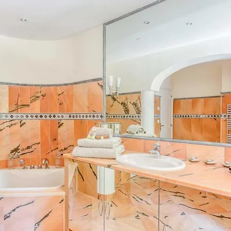 Sainte-maxime Sleeps 10 With Pool Air Con And Wifi Villa *