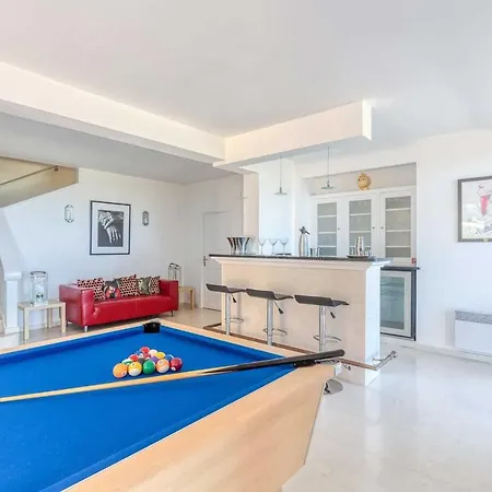 Sainte-maxime Sleeps 10 With Pool Air Con And Wifi Villa