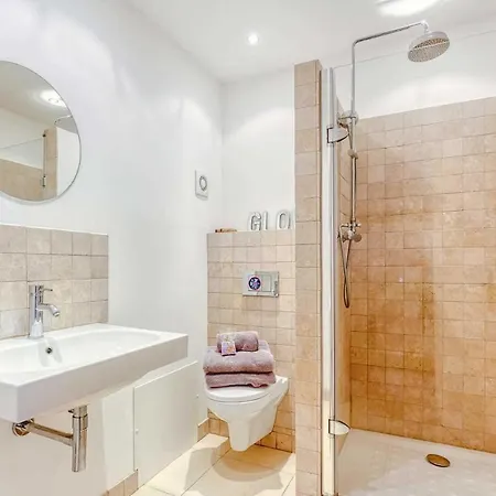 Villa Sainte-maxime Sleeps 10 With Pool Air Con And Wifi Sainte-Maxime
