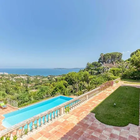 Villa Sainte-maxime Sleeps 10 With Pool Air Con And Wifi