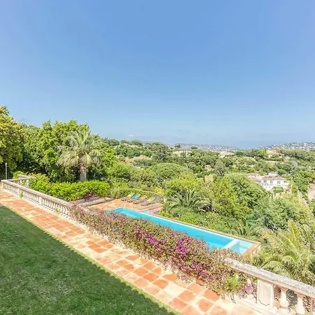 Villa Sainte-maxime Sleeps 10 With Pool Air Con And Wifi