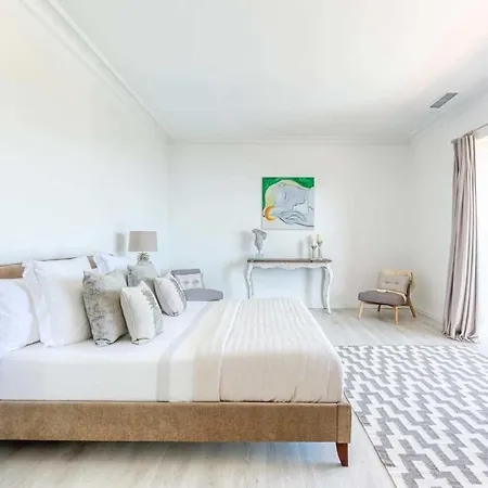 Villa Sainte-maxime Sleeps 10 With Pool Air Con And Wifi