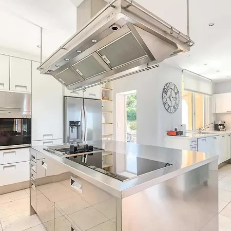 Villa Sainte-maxime Sleeps 10 With Pool Air Con And Wifi *