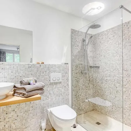 Villa Sainte-maxime Sleeps 10 With Pool Air Con And Wifi *